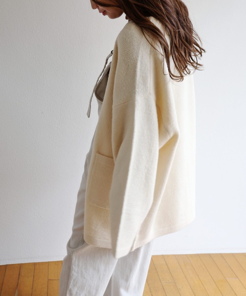 andme（アンドミー）の「ミドル丈ふっくらブークレニットカーディガン（カーディガン/ボレロ・レディース・チャコールグレー/グレー/オフホワイト/ベージュ系その他/オリーブ・S/M）」の11枚目の写真