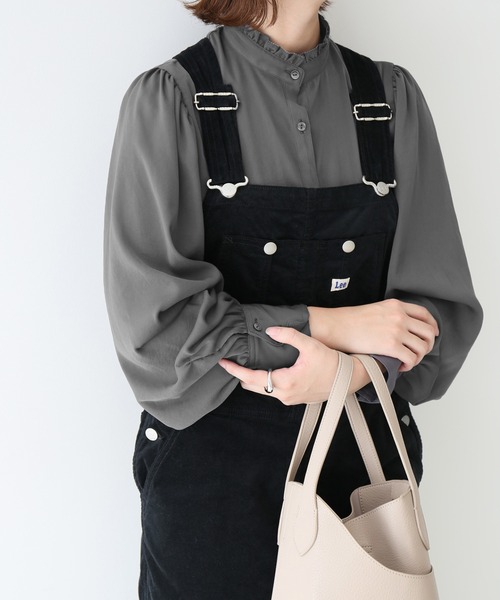 SLOBE IENA(スローブイエナ)の「サテンフリルカラーブラウス【手洗い可能】◆(シャツ/ブラウス・レディース・ホワイト/チャコールグレー・FREE)」の2枚目の写真