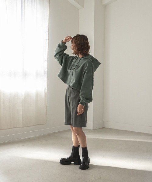 rectangle(レクタングル)の「ロゴ刺繍ショート丈パーカー(パーカー・レディース・アイボリー/グリーン・FREE)」の5枚目の写真