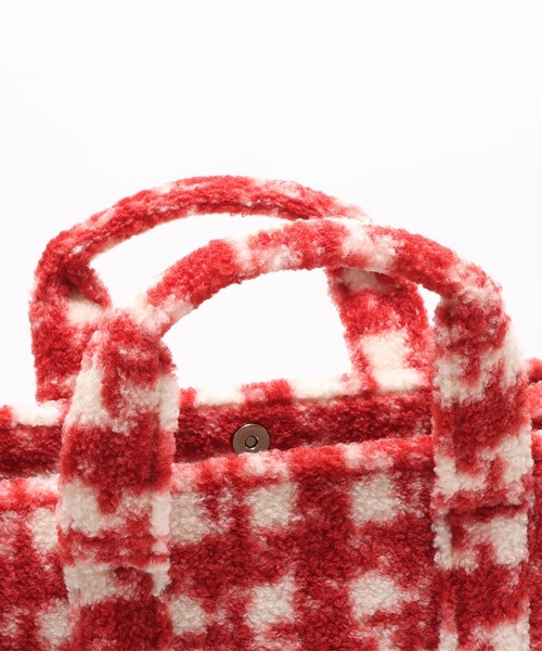 atmos pink（アトモスピンク）の「atmos pink RIEHATA × atmospink ビッグ ボアバッグ【SP】（トートバッグ・レディース・レッド/ブラック・FREE）」の8枚目の写真