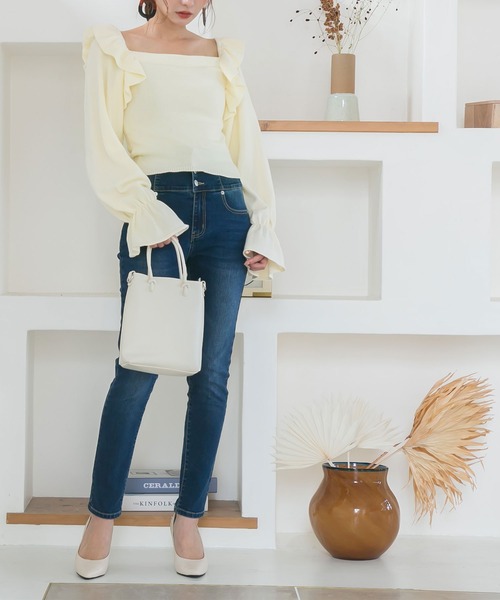 Newlyme(ニューリーミー)の「ボリュームフリルスクエアネックニットトップス(ニット/セーター・レディース・ブラック/ブルー/アイボリー/グレイッシュベージュ/モカ・LARGE/X-LARGE/MEDIUM)」の17枚目の写真