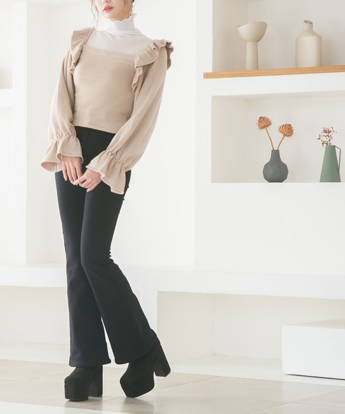 Newlyme(ニューリーミー)の「ボリュームフリルスクエアネックニットトップス(ニット/セーター・レディース・ブラック/ブルー/アイボリー/グレイッシュベージュ/モカ・LARGE/X-LARGE/MEDIUM)」の19枚目の写真