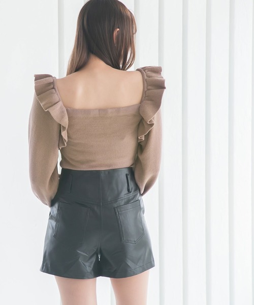 Newlyme(ニューリーミー)の「ボリュームフリルスクエアネックニットトップス(ニット/セーター・レディース・ブラック/ブルー/アイボリー/グレイッシュベージュ/モカ・LARGE/X-LARGE/MEDIUM)」の8枚目の写真