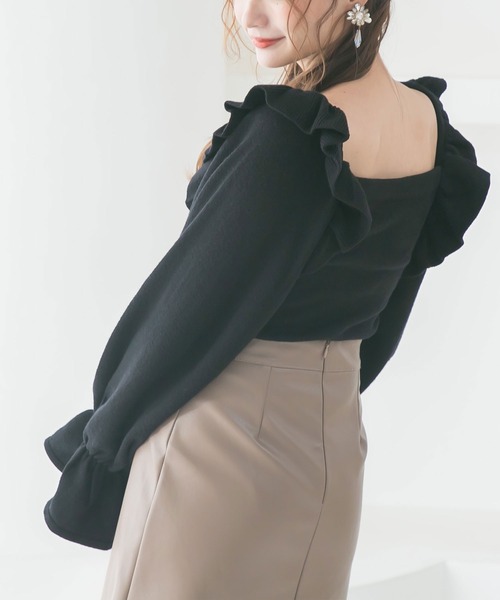 Newlyme(ニューリーミー)の「ボリュームフリルスクエアネックニットトップス(ニット/セーター・レディース・ブラック/ブルー/アイボリー/グレイッシュベージュ/モカ・LARGE/X-LARGE/MEDIUM)」の9枚目の写真