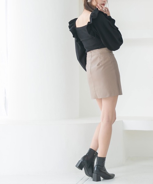 Newlyme(ニューリーミー)の「ボリュームフリルスクエアネックニットトップス(ニット/セーター・レディース・ブラック/ブルー/アイボリー/グレイッシュベージュ/モカ・LARGE/X-LARGE/MEDIUM)」の11枚目の写真