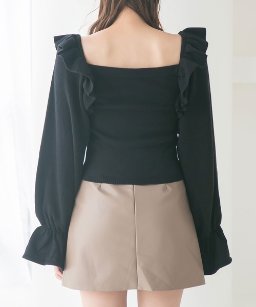 Newlyme(ニューリーミー)の「ボリュームフリルスクエアネックニットトップス(ニット/セーター・レディース・ブラック/ブルー/アイボリー/グレイッシュベージュ/モカ・LARGE/X-LARGE/MEDIUM)」の13枚目の写真