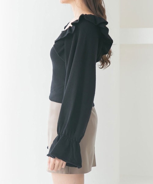 Newlyme(ニューリーミー)の「ボリュームフリルスクエアネックニットトップス(ニット/セーター・レディース・ブラック/ブルー/アイボリー/グレイッシュベージュ/モカ・LARGE/X-LARGE/MEDIUM)」の14枚目の写真