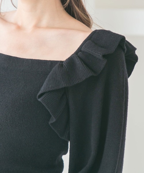 Newlyme(ニューリーミー)の「ボリュームフリルスクエアネックニットトップス(ニット/セーター・レディース・ブラック/ブルー/アイボリー/グレイッシュベージュ/モカ・LARGE/X-LARGE/MEDIUM)」の15枚目の写真