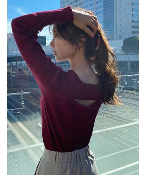 DURAS(デュラス)の「2WAYカッティングニットトップス(ニット/セーター・レディース・ベージュ/ワインレッド/ホワイト/ブラック・FREE)」の4枚目の写真