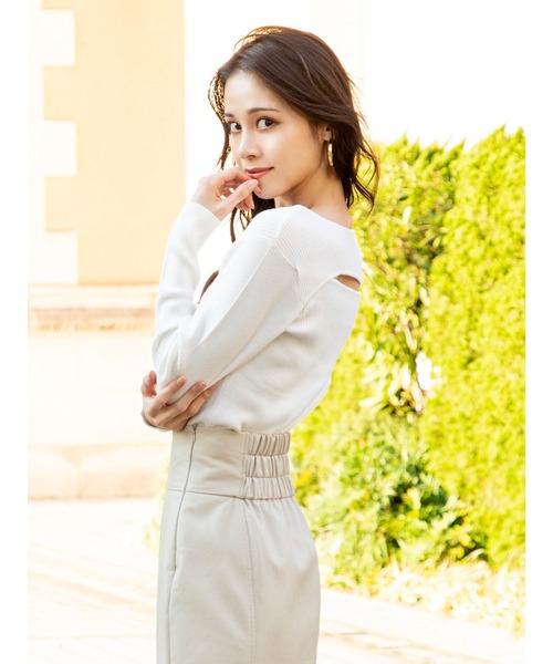 DURAS(デュラス)の「2WAYカッティングニットトップス(ニット/セーター・レディース・ベージュ/ワインレッド/ホワイト/ブラック・FREE)」の8枚目の写真