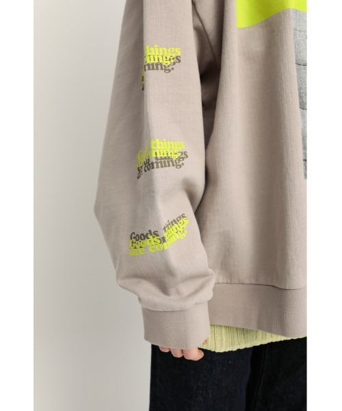 SLY（スライ）の「2 COLOR PHOTO SW/２カラーフォトスウェット（スウェット・レディース・ブラック/ホワイト/グレー・FREE）」の6枚目の写真