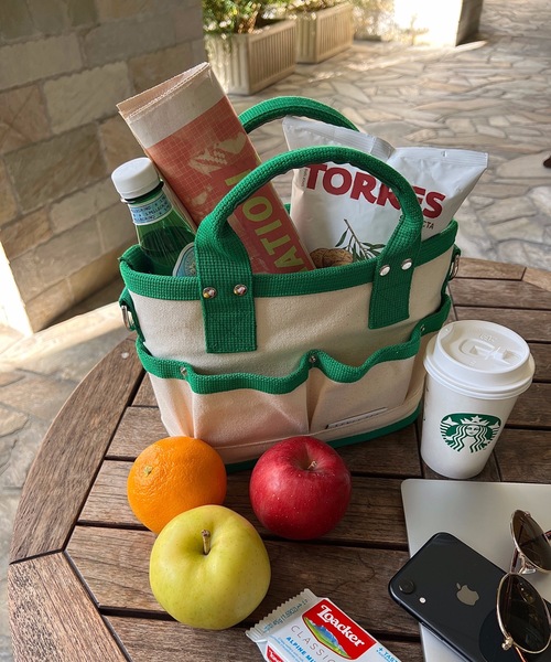 StyleSea(スタイルシー)の「ミニ2wayキャンバスショルダーバッグ(ポーチ付)(トートバッグ・レディース・ホワイト×ピンク/ブラック/ホワイト×パープル/ホワイト×グリーン/キャメル/ピンク/グリーン/ブラウン/ホワイト×ブラック/ホワイト×ホワイト/ホワイト×ブルー/ネイビー/ベージュ・FREE)」の2枚目の写真