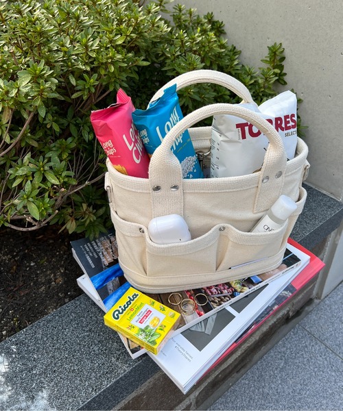 StyleSea(スタイルシー)の「ミニ2wayキャンバスショルダーバッグ(ポーチ付)(トートバッグ・レディース・ホワイト×ピンク/ブラック/ホワイト×パープル/ホワイト×グリーン/キャメル/ピンク/グリーン/ブラウン/ホワイト×ブラック/ホワイト×ホワイト/ホワイト×ブルー/ネイビー/ベージュ・FREE)」の4枚目の写真