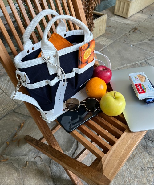 StyleSea(スタイルシー)の「ミニ2wayキャンバスショルダーバッグ(ポーチ付)(トートバッグ・レディース・ホワイト×ピンク/ブラック/ホワイト×パープル/ホワイト×グリーン/キャメル/ピンク/グリーン/ブラウン/ホワイト×ブラック/ホワイト×ホワイト/ホワイト×ブルー/ネイビー/ベージュ・FREE)」の11枚目の写真