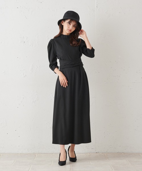 MIIA（ミーア）の「ウエストリボンパフスリーブロングワンピース（ワンピース・レディース・ブラック/ベージュ/ブルー・FREE）」の4枚目の写真