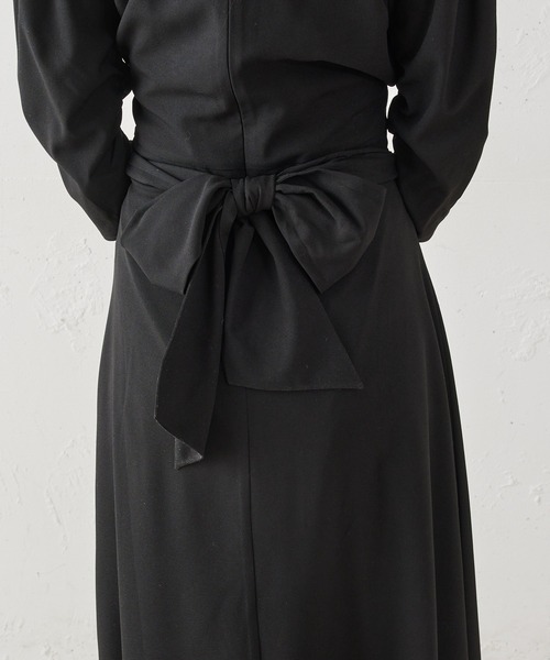 MIIA（ミーア）の「ウエストリボンパフスリーブロングワンピース（ワンピース・レディース・ブラック/ベージュ/ブルー・FREE）」の16枚目の写真