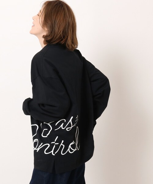 BASECONTROL(ベースコントロール)の「◆コットン天竺 ロゴグラフィックバリエーション ロンT(Tシャツ/カットソー・レディース・ブラック/アイボリー/ダークグレー/グレー系その他/グレー系その他2/ブラック系/ブラック系1/アイボリー系/アイボリー系1・99)」の4枚目の写真