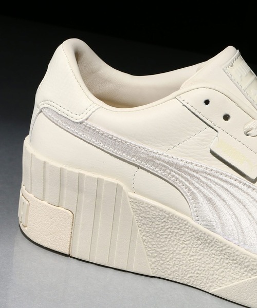PUMA（プーマ）の「PUMA CALI WEDGE EMBROIDERY WNS / プーマ カリ ウェッジ エンブロイダリー ウィメンズ（スニーカー・レディース・ベージュ/ブラック・25.0cm/23.5cm/24.5cm/24.0cm/23.0cm/22.5cm）」の17枚目の写真