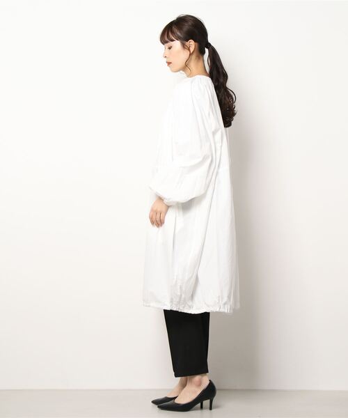 TODAYFUL(トゥデイフル)の「【TODAYFUL/トゥデイフル】ライトギャザーコート(その他アウター・レディース・ホワイト/ブラック・36)」の5枚目の写真