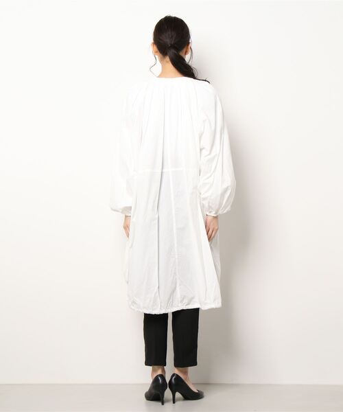 TODAYFUL(トゥデイフル)の「【TODAYFUL/トゥデイフル】ライトギャザーコート(その他アウター・レディース・ホワイト/ブラック・36)」の3枚目の写真