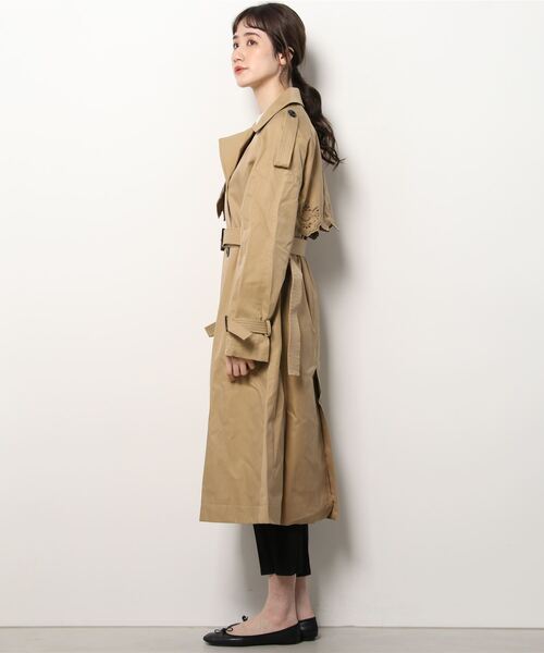 A BATHING APE(アベイシングエイプ)の「BPY EMBROIDERED CUTOUT TRENCH(トレンチコート・レディース・ベージュ・X-SMALL)」の3枚目の写真