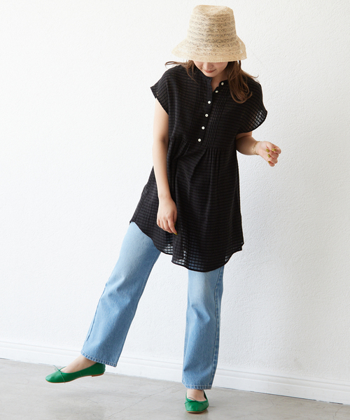 SLOBE IENA(スローブイエナ)の「ノースリーブチュニックブラウス(シャツ/ブラウス・レディース・ブラック/サックスブルー・FREE)」の3枚目の写真