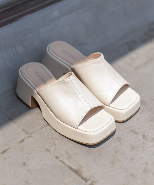 Andemiu（アンデミュウ）の「アツゾコミュール299113（サンダル・レディース・ホワイト/ブラック/ブラウン・SMALL/MEDIUM/LARGE）」の2枚目の写真