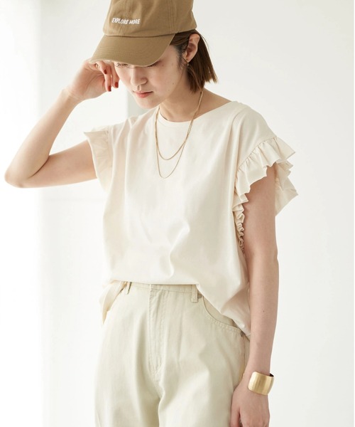 earth music&ecology（アースミュージックアンドエコロジー）の「袖フリルカットプルオーバー（Tシャツ/カットソー・レディース・ベージュ/グレー/オフホワイト・FREE）」の2枚目の写真