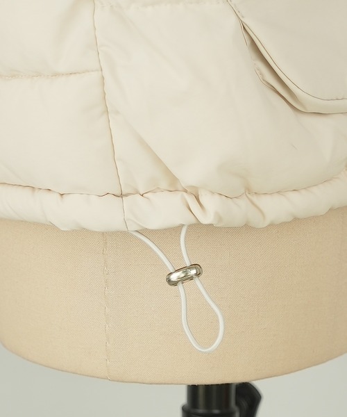 c.u.l（シーユーエル）の「オーバーサイズ ユニセックス フード付き エコダウンベスト culw260（ダウンベスト・レディース・ブラック/アイボリー・M/L/XL）」の10枚目の写真