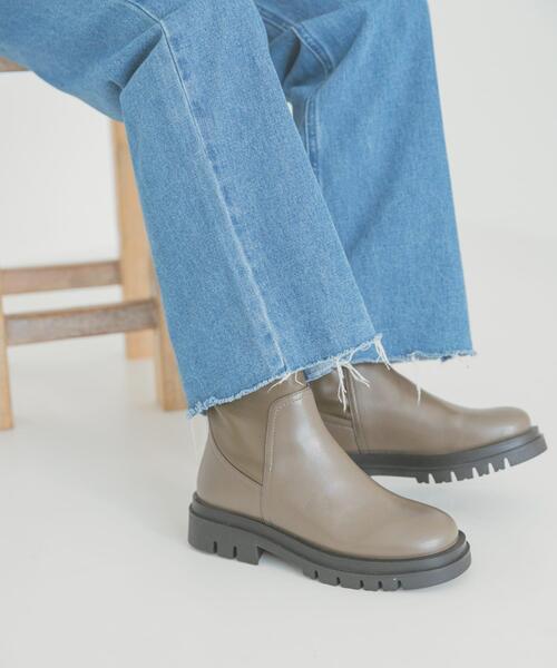 ITEMS URBANRESEARCH(アイテムズ アーバンリサーチ)の「トラックソールストレッチブーツ(その他シューズ・レディース・ブラック/オリーブ/アイボリー・SMALL/MEDIUM/LARGE)」の1枚目の写真