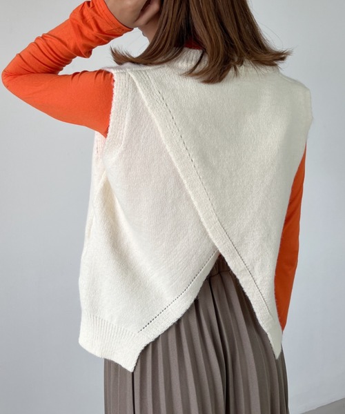 CLEA（クレア）の「バックレイヤードニットベスト（ベスト・レディース・ブラック/ネイビー/オリーブ/アイボリー/ナチュラル・FREE）」の2枚目の写真