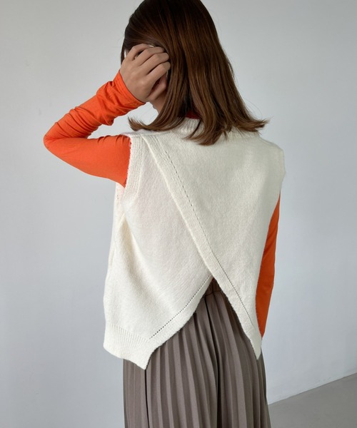 CLEA（クレア）の「バックレイヤードニットベスト（ベスト・レディース・ブラック/ネイビー/オリーブ/アイボリー/ナチュラル・FREE）」の10枚目の写真