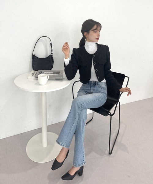 by muni:r(バイ ムニール)の「ノーカラーパフショルダークロップドジャケット(ノーカラージャケット・レディース・ブラック/ピンク/アイボリー・FREE)」の7枚目の写真