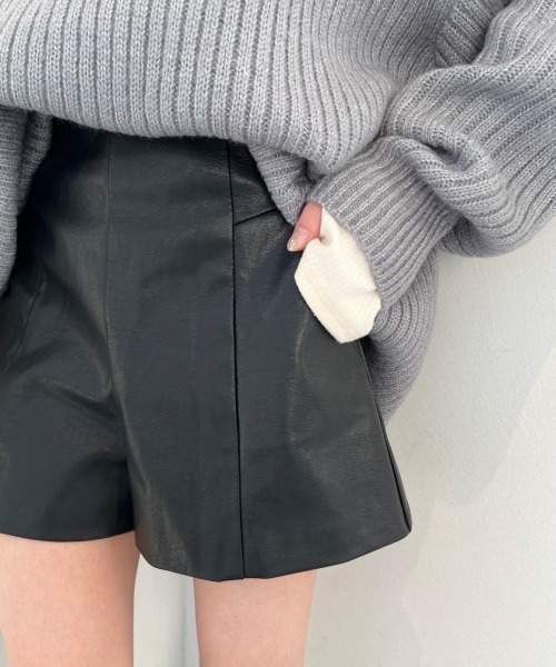 nemne store（ネンネストア）の「【低身長用サイズあり】フェイクレザーショートパンツ（その他パンツ・レディース・ブラック/ブラウン/ベージュ・SMALL/MEDIUM）」の5枚目の写真