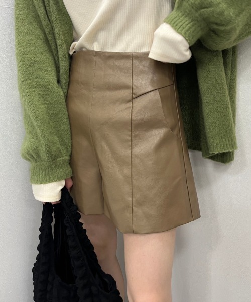 nemne store（ネンネストア）の「【低身長用サイズあり】フェイクレザーショートパンツ（その他パンツ・レディース・ブラック/ブラウン/ベージュ・SMALL/MEDIUM）」の12枚目の写真