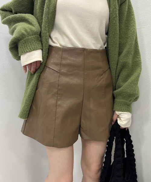 nemne store（ネンネストア）の「【低身長用サイズあり】フェイクレザーショートパンツ（その他パンツ・レディース・ブラック/ブラウン/ベージュ・SMALL/MEDIUM）」の19枚目の写真