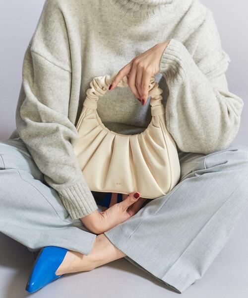 JW PEI(ジェイダブリューペイ)の「<JW PEI>GABBI バッグ 22FW(ハンドバッグ・レディース・マスタード/オフホワイト・FREE)」の2枚目の写真