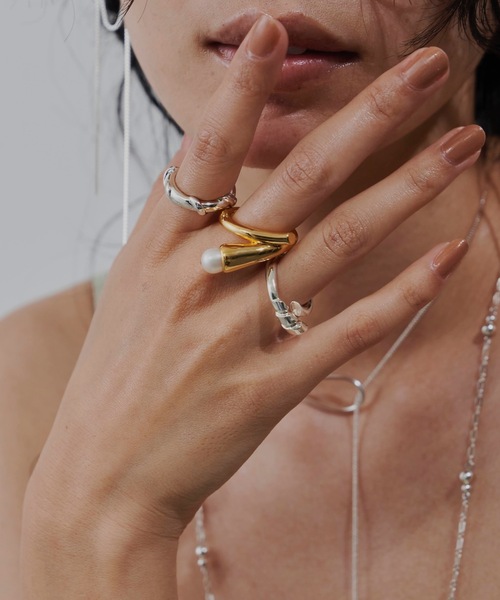 loni(ロニ)の「【金属アレルギー対応】bud pearl ring (パールデザインリング)(リング・レディース・シルバー/ゴールド・#9/#11/#13)」の17枚目の写真