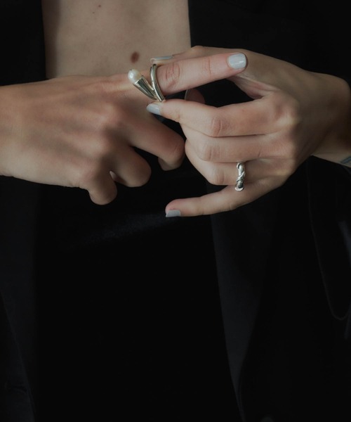 loni(ロニ)の「【金属アレルギー対応】bud pearl ring (パールデザインリング)(リング・レディース・シルバー/ゴールド・#9/#11/#13)」の6枚目の写真