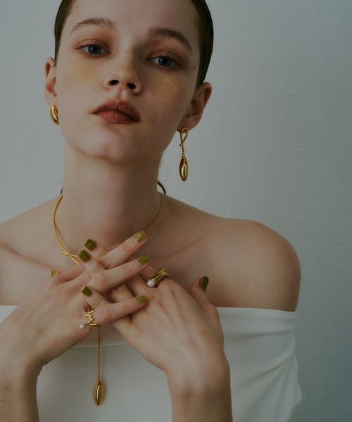 loni(ロニ)の「【金属アレルギー対応】bud pearl ring (パールデザインリング)(リング・レディース・シルバー/ゴールド・#9/#11/#13)」の10枚目の写真