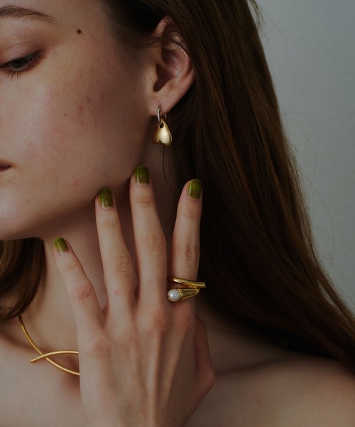 loni(ロニ)の「【金属アレルギー対応】bud pearl ring (パールデザインリング)(リング・レディース・シルバー/ゴールド・#9/#11/#13)」の7枚目の写真