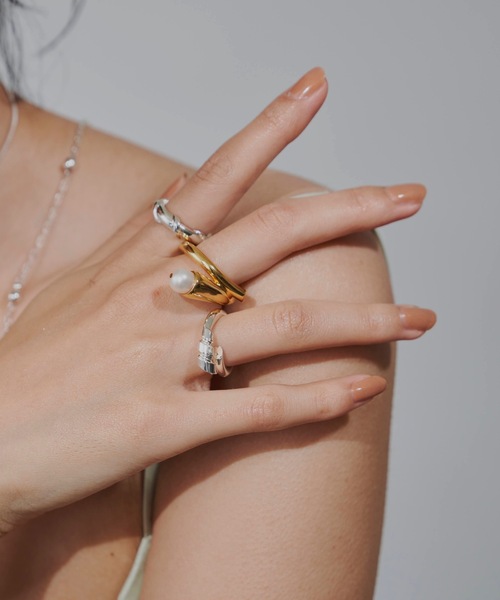 loni(ロニ)の「【金属アレルギー対応】bud pearl ring (パールデザインリング)(リング・レディース・シルバー/ゴールド・#9/#11/#13)」の19枚目の写真