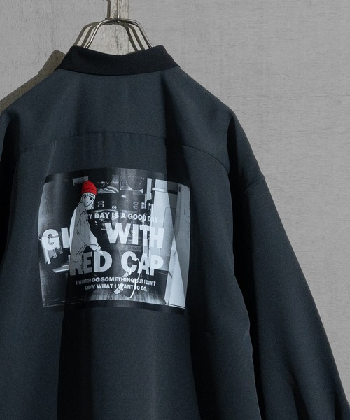 Red Cap Girl（レッドキャプガール）の「【a-r】〔Red Cap Girl/レッドキャップガール〕ナチュラルストレッチ バックイラスト ルーズサイズシャツ 長袖（シャツ/ブラウス・メンズ・ブルー/ベージュ/ホワイト/その他/ブラック/グリーン/グリーン系その他/ブラック系その他/ホワイト系その他/ブラック系その他2/ダークグレー/ブルー系その他/グレイッシュベージュ/ホワイト系その他2/ブルー系1/その他1/ライトグレー/ホワイト系1/ブラック系1・MEDIUM/X-LARGE/LARGE）」の11枚目の写真
