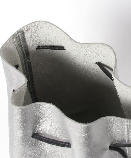 MADULI（マドゥリ）の「MADULI ミニ巾着バッグ（ハンドバッグ・メンズ・ブラック/ダークブラウン/ライトベージュ/シルバー・FREE）」の17枚目の写真