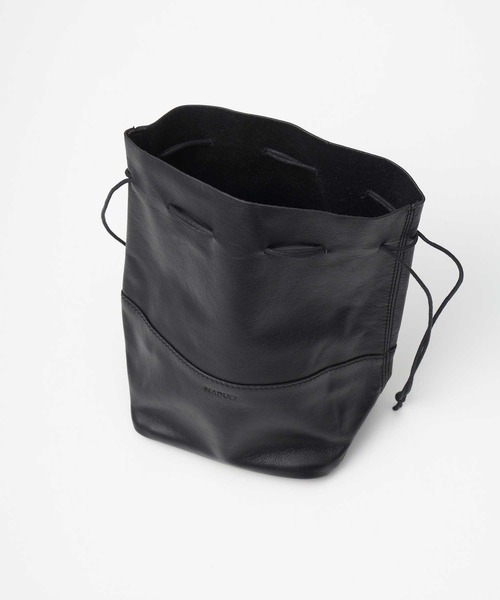 MADULI（マドゥリ）の「MADULI ミニ巾着バッグ（ハンドバッグ・メンズ・ブラック/ダークブラウン/ライトベージュ/シルバー・FREE）」の6枚目の写真