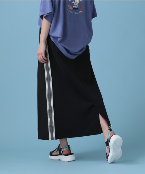 AVIREX（アヴィレックス）の「《WEB&DEPOT限定》TRACK SKIRT/ トラックスカート（スカート・レディース・オリーブ/ブラック/ライトブルー・FREE）」の4枚目の写真