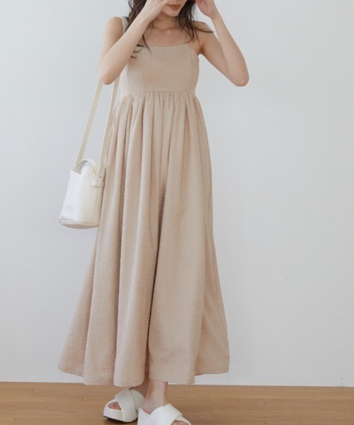 ACYM（アシーム）の「Pin strap volumy dress（ワンピース・レディース・ベージュ/ブラック・FREE）」の3枚目の写真
