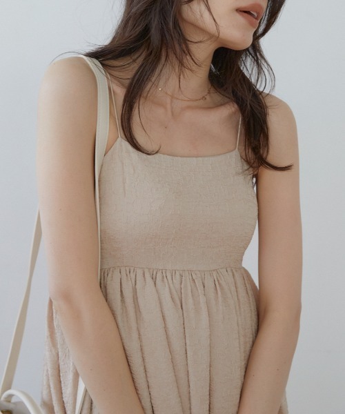 ACYM（アシーム）の「Pin strap volumy dress（ワンピース・レディース・ベージュ/ブラック・FREE）」の4枚目の写真