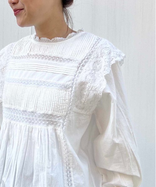 PICCIN(ピッチン)の「【WEB限定】リバーレース×ピンタックブラウス(シャツ/ブラウス・レディース・ホワイト/ブラック/ブルー・M)」の2枚目の写真