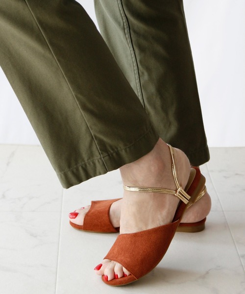 Fin(フィン)の「2WAYフラットサンダル【低反発スポンジ入り】(サンダル・レディース・ブラック/グレー/ピンク/キャメル・S/M/L/LL)」の1枚目の写真